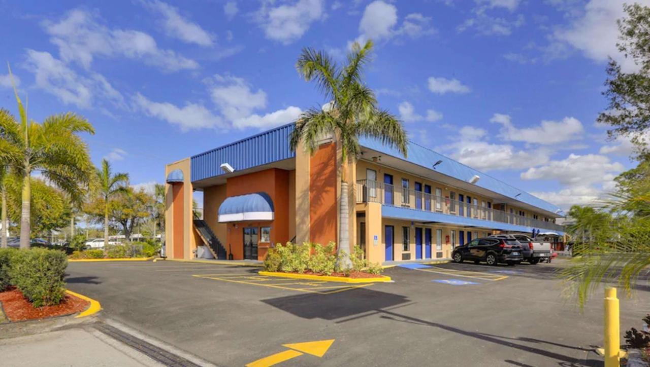 Magnuson Hotel Bradenton Ngoại thất bức ảnh