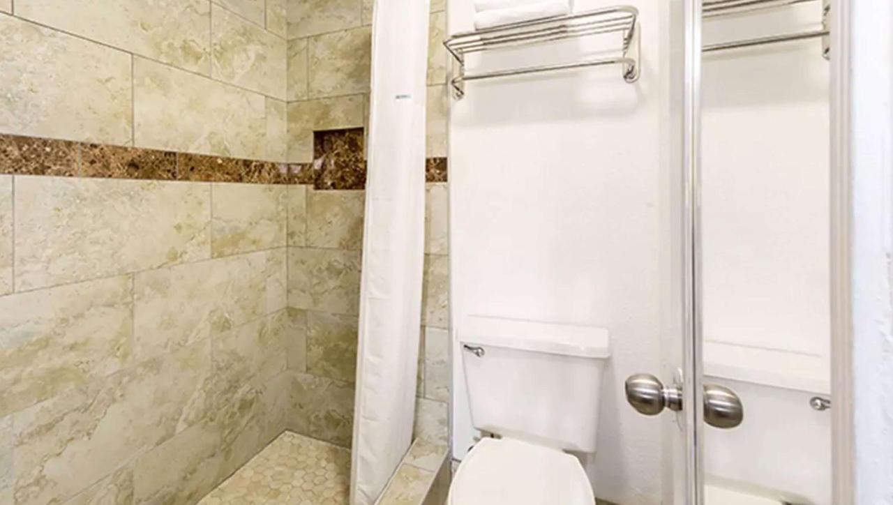 Magnuson Hotel Bradenton Ngoại thất bức ảnh