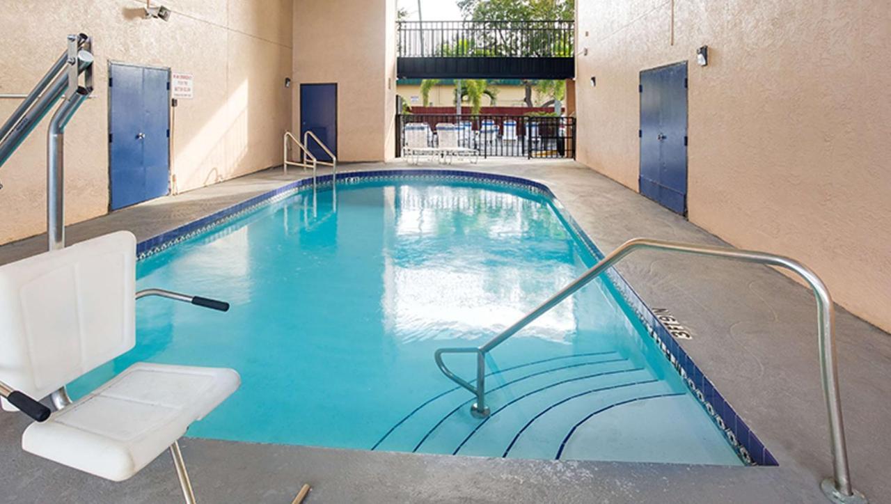 Magnuson Hotel Bradenton Ngoại thất bức ảnh
