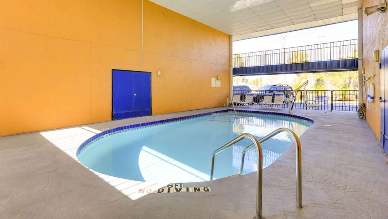 Magnuson Hotel Bradenton Ngoại thất bức ảnh