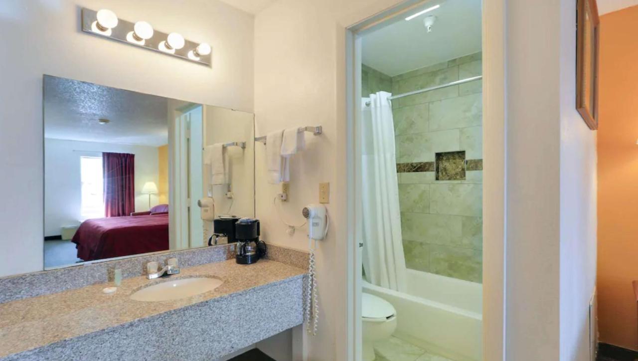 Magnuson Hotel Bradenton Ngoại thất bức ảnh